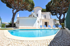 Private pool villa walking distance to the centre